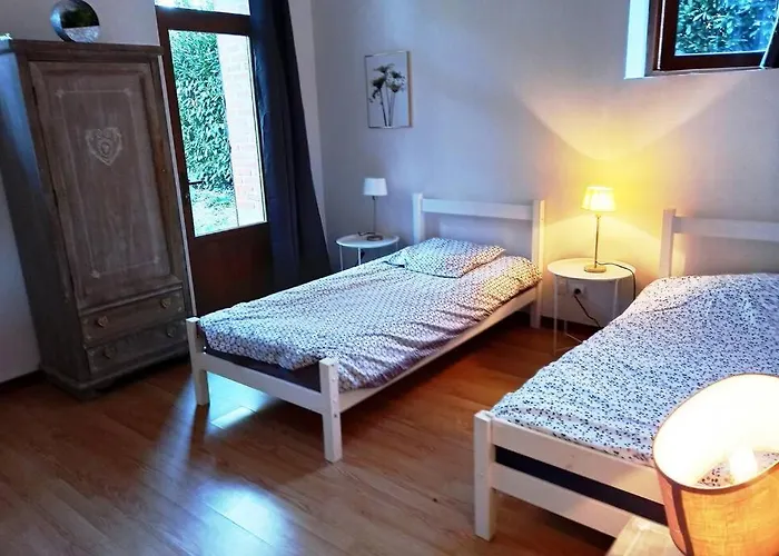 Suite Dans Le Jardin Du Chateau