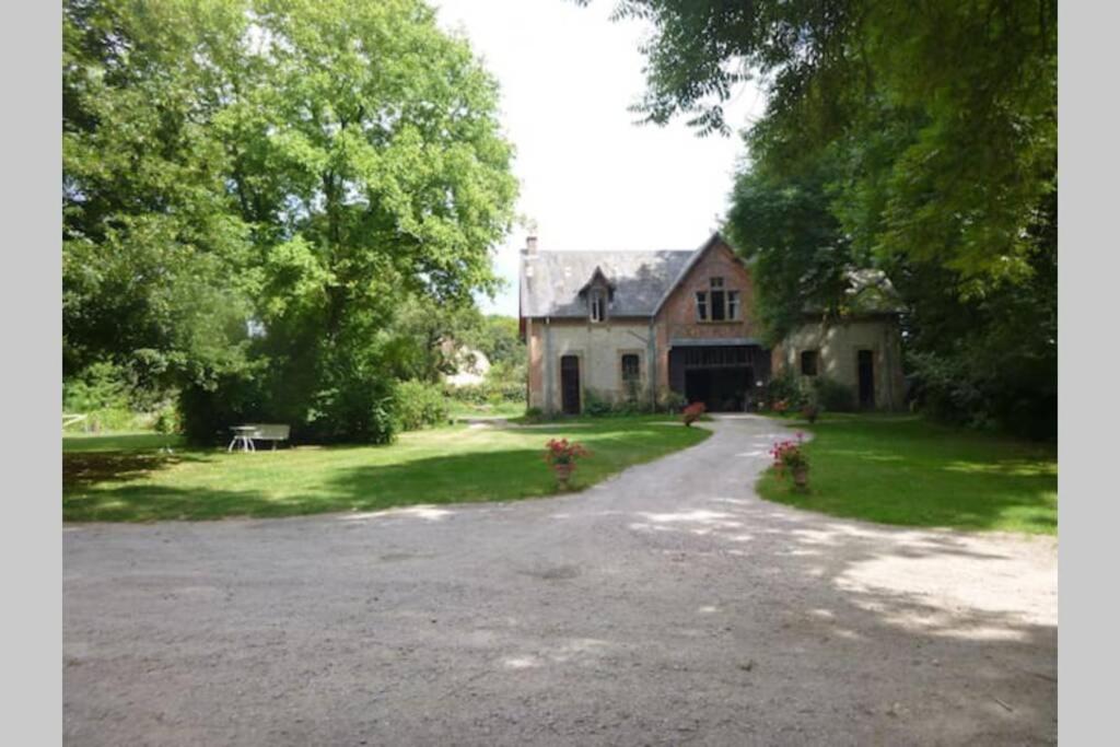 Dans Le Jardin Du Chateau * Agonges
