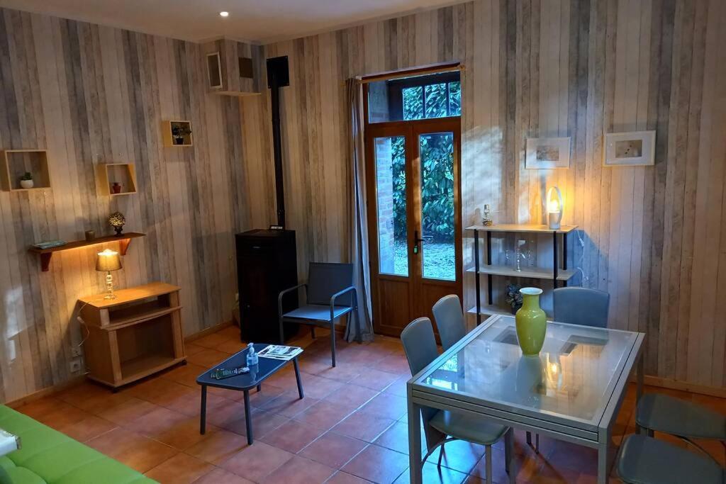 Apartment Dans Le Jardin Du Chateau